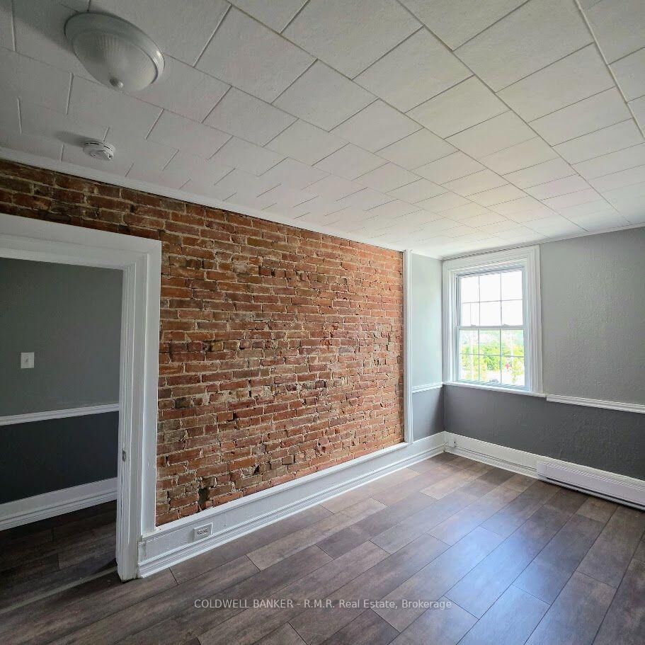 Property Photo:  47 William Street N 3  ON K9V 3Z9 