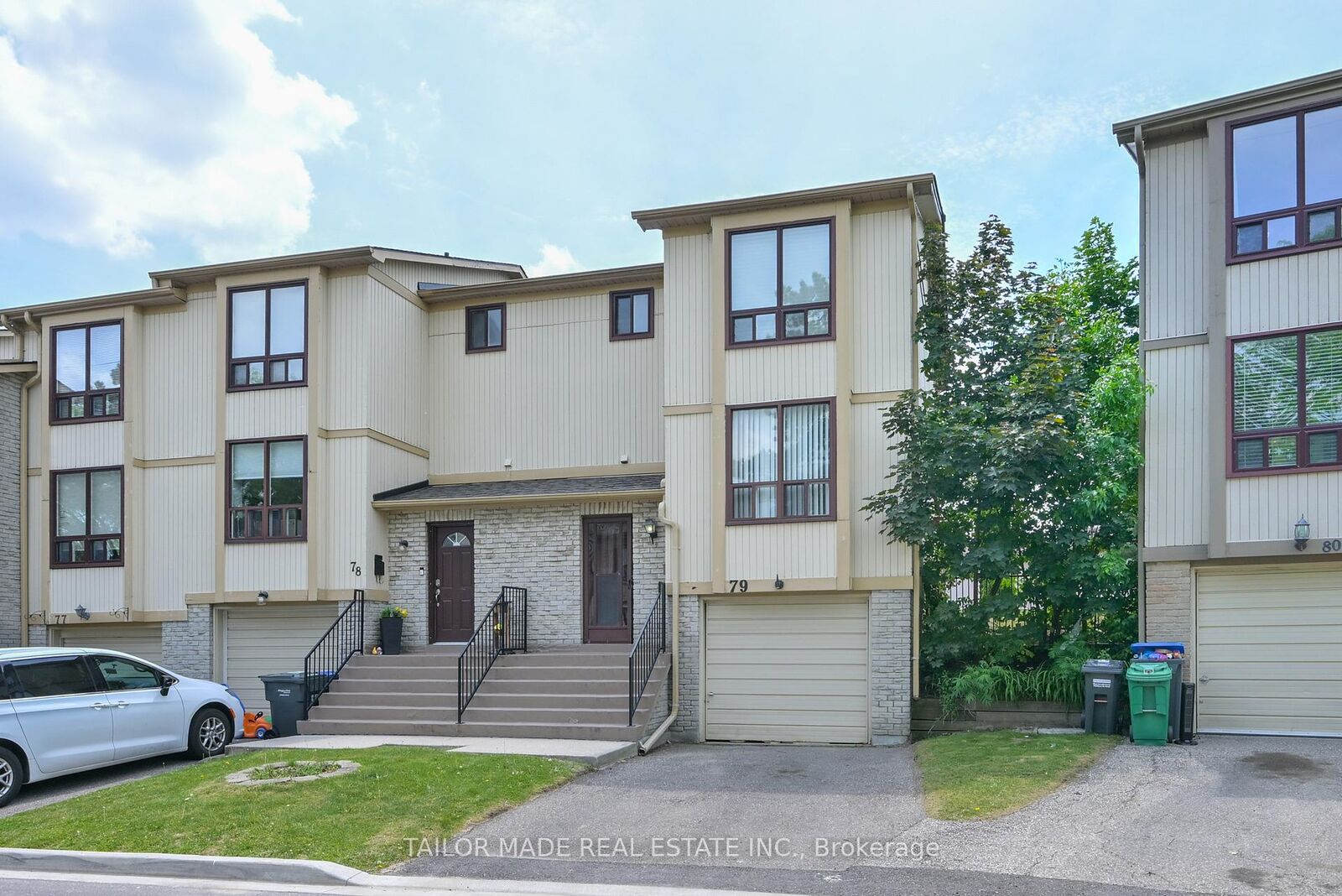 Property Photo: 79 Guildford Crescent 79 ON L6S 3K2