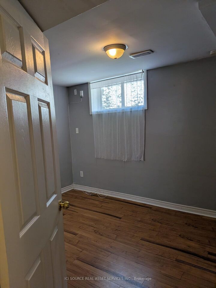 Property Photo:  61 Darlingside Drive Lower  ON M1E 3P2 