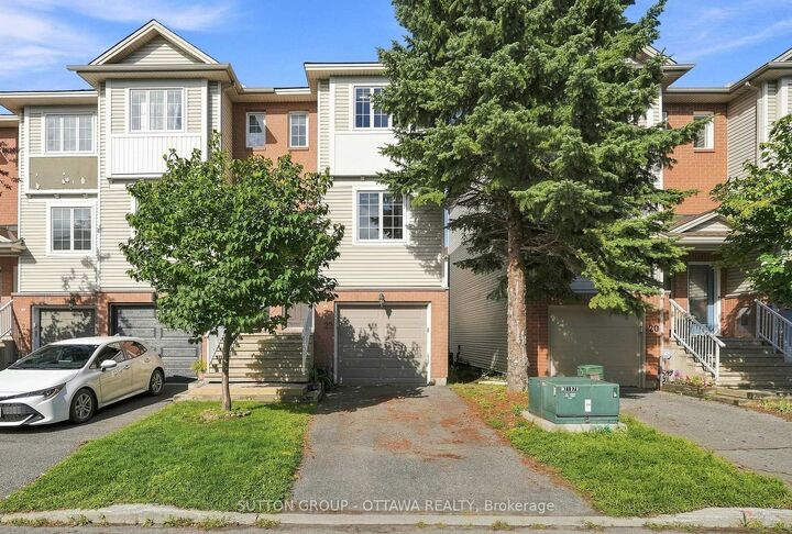 22 Manhattan Crescent — photo 1
