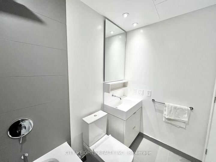 Property Photo:  8 Hillsdale Avenue E 924  ON M4S 0B2 