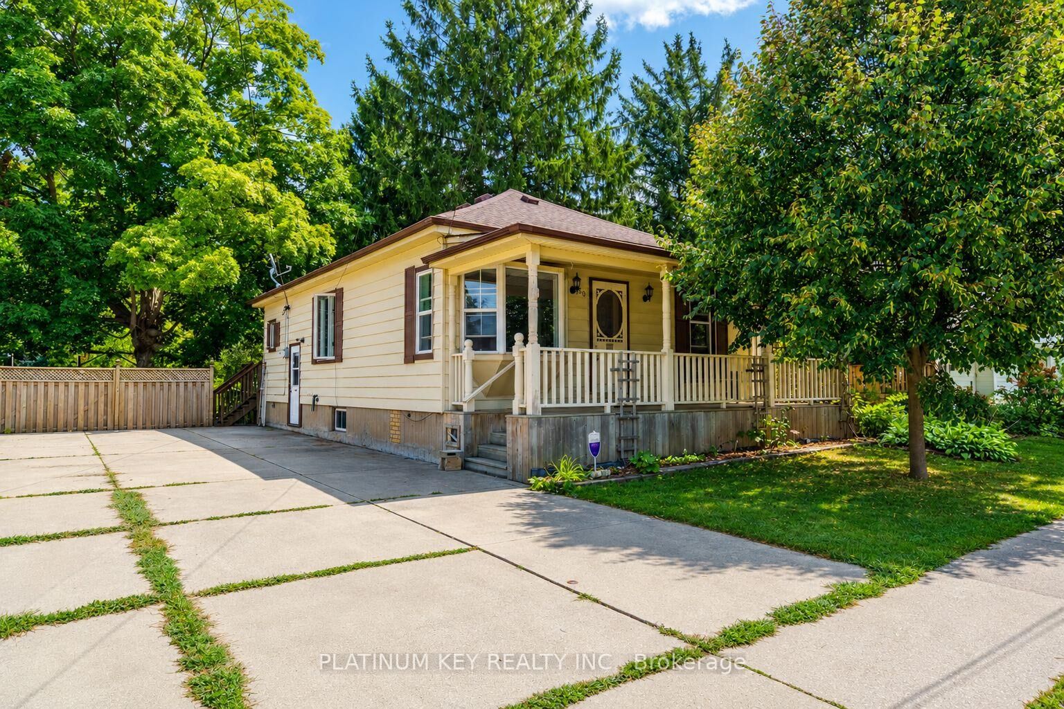 Property Photo:  90 Andrew Street  ON N0M 1S1 