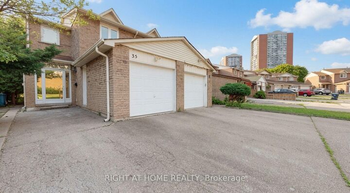 Property Photo: 35 Chalfield Lane ON L4Z 1K8