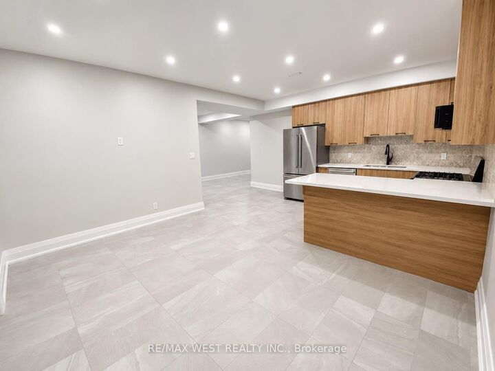Property Photo:  58 Aura Lea Boulevard Basement  ON M9M 1K5 