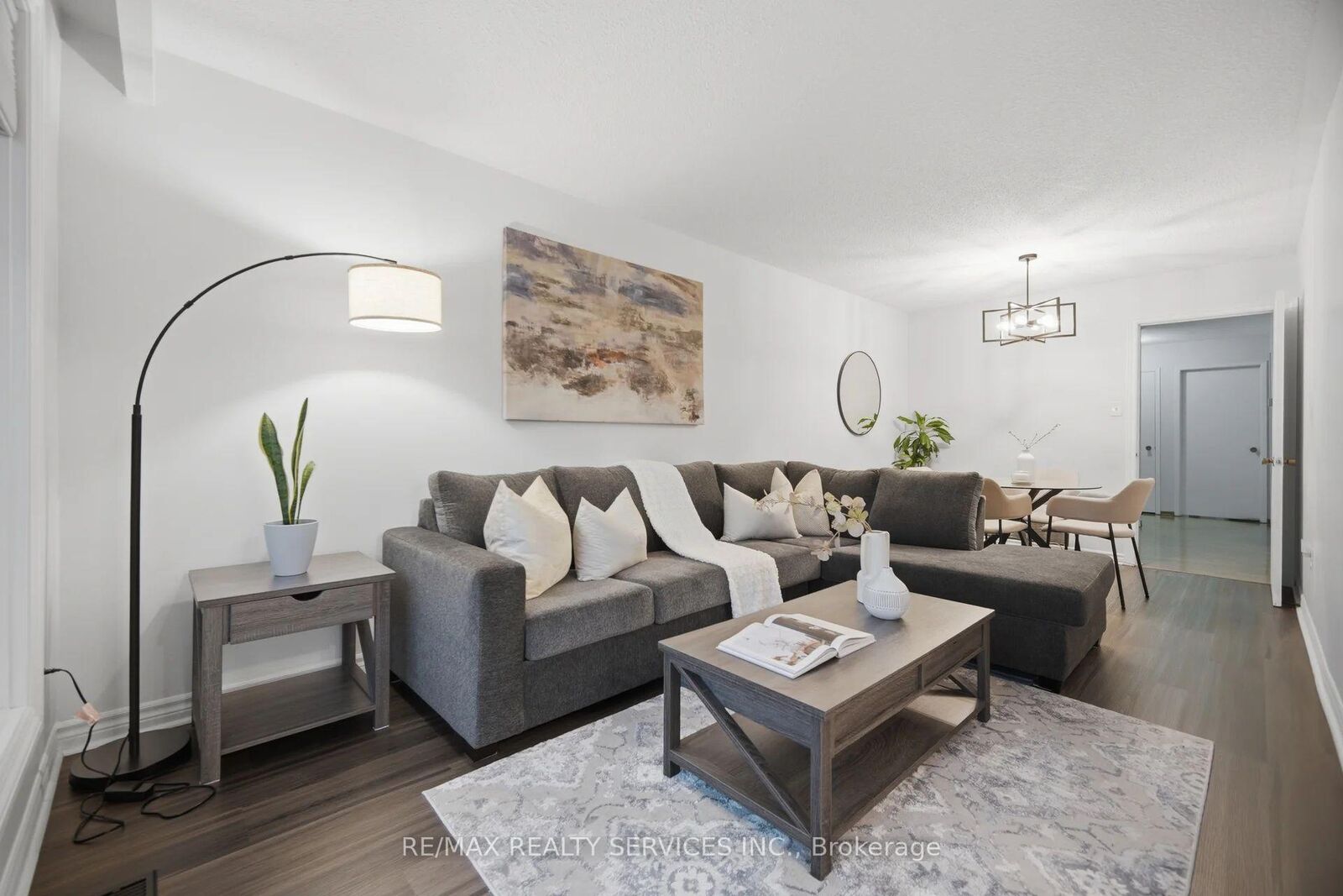Property Photo: 2414 Whaley Drive ON L5B 2B5