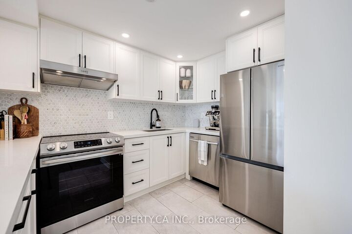 Property Photo:  705 King Street W 813  ON M5V 2W8 