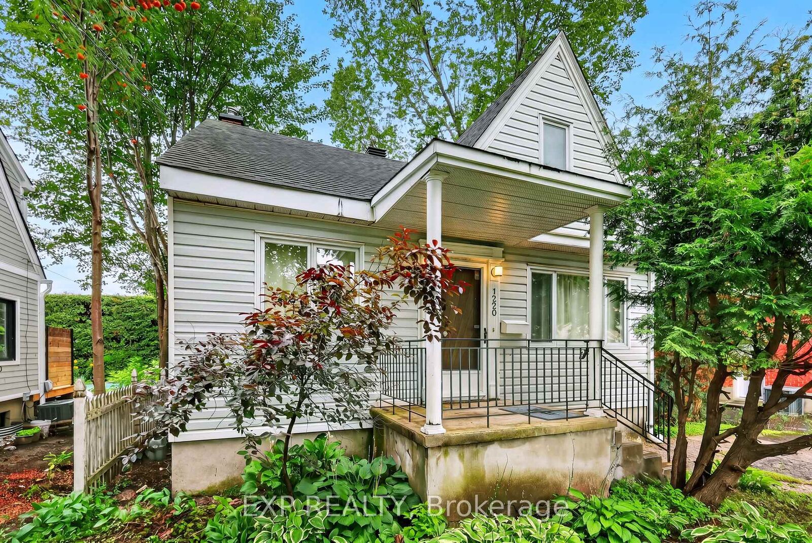 Property Photo:  1220 Collins Avenue  ON K1V 6E1 