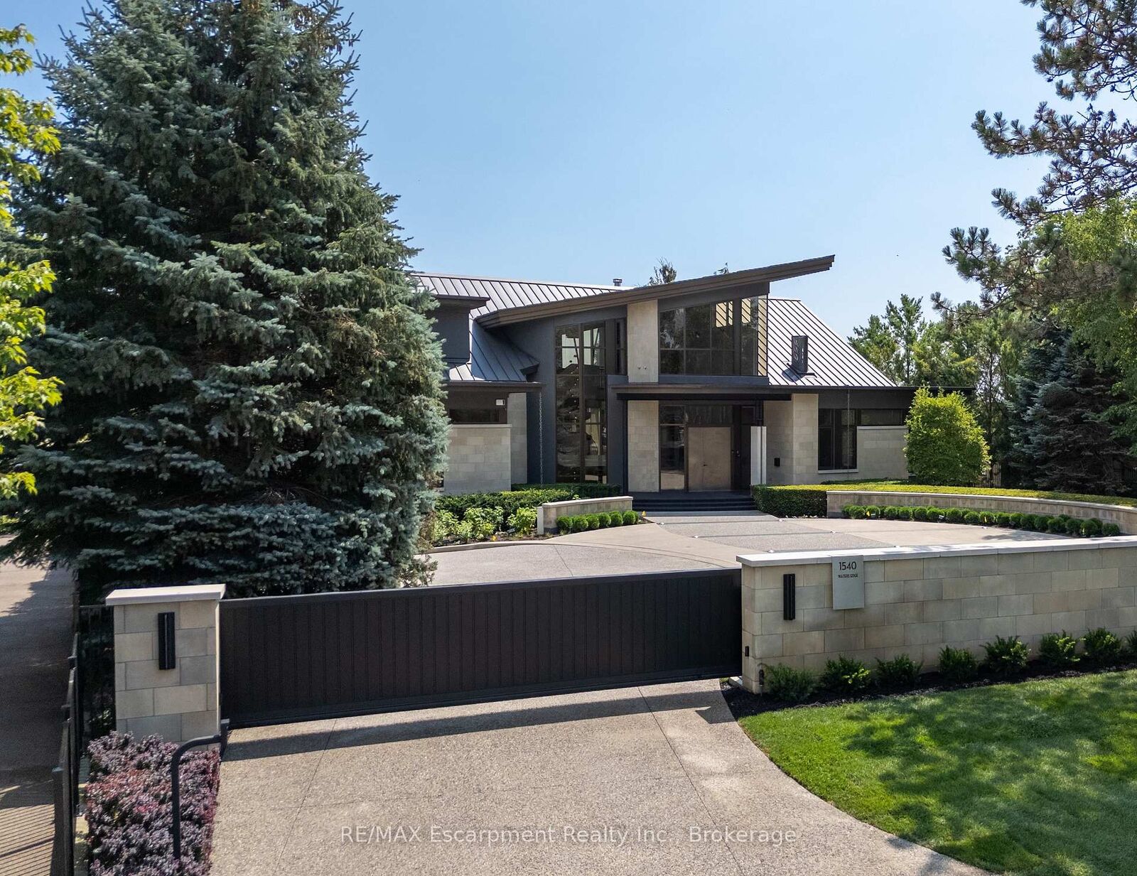 Property Photo: 1540 Watersedge Road ON L5J 1A4