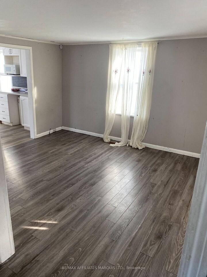 Property Photo:  633 Augustus Street S  ON K6J 3X2 
