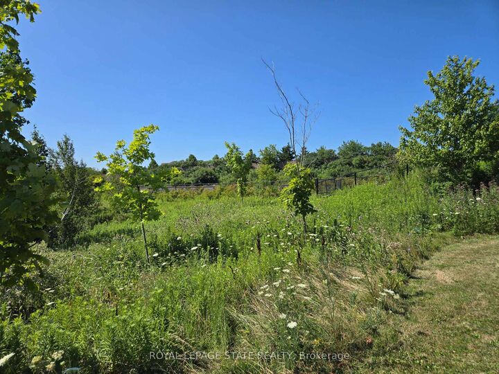 Property Photo: 50 Dredge Court ON L9T 8T1