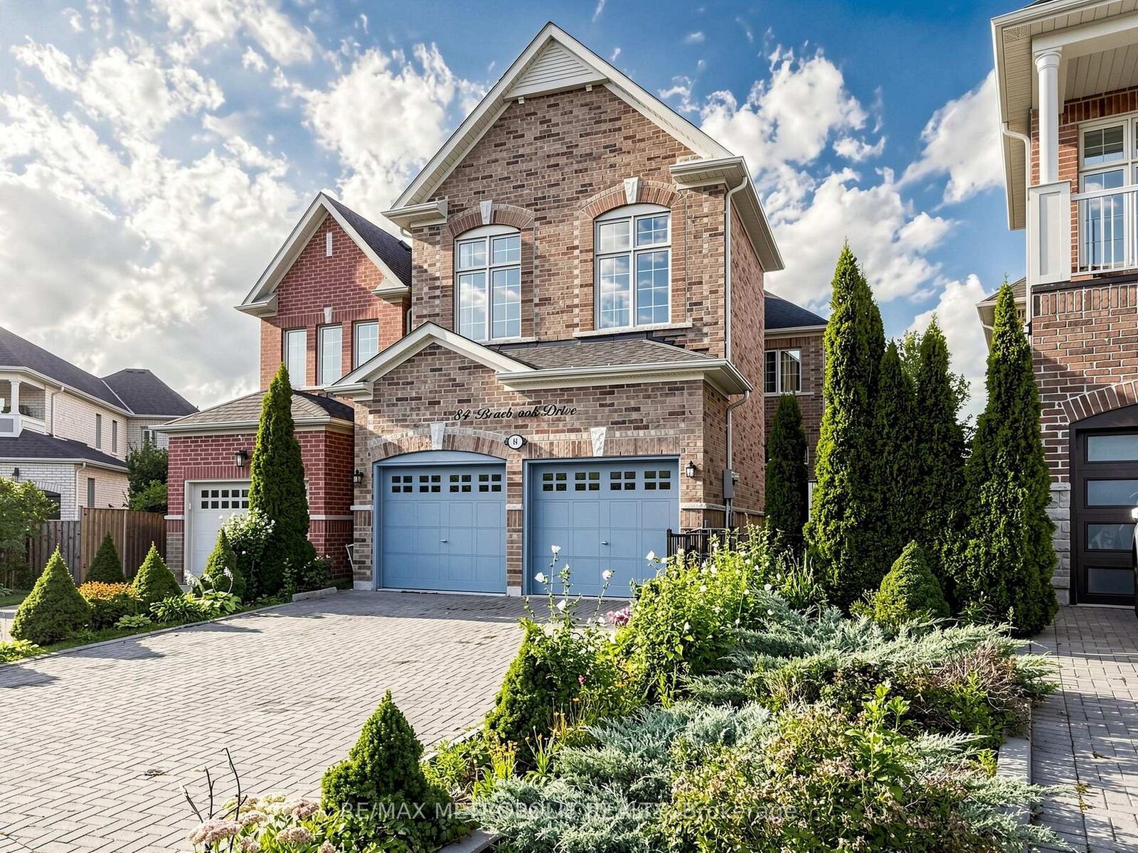 Property Photo:  84 Braebrook Drive  ON L1R 0M9 