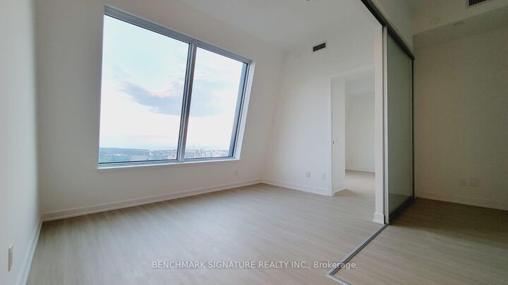 Property Photo:  8 Wellesley Street W 6007  ON M4Y 0J5 