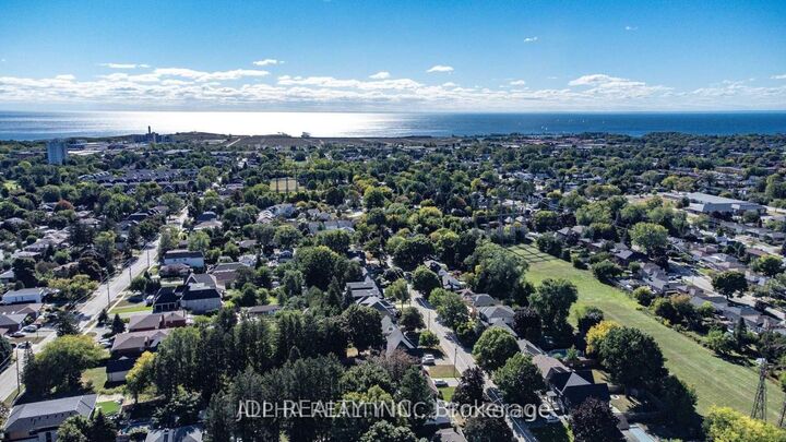 Property Photo: 1436 Haig Boulevard ON L5E 2N1