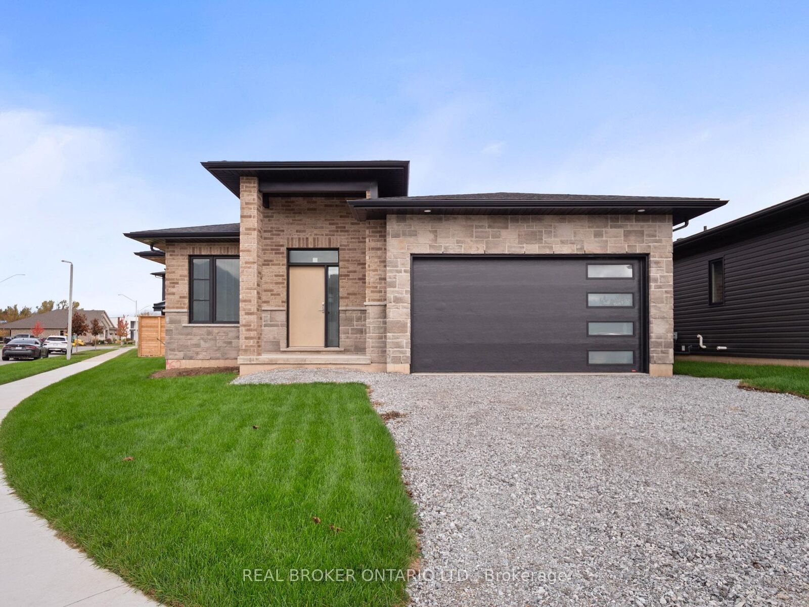 Property Photo:  118 Willowbrook Drive  ON L3C 0G2 