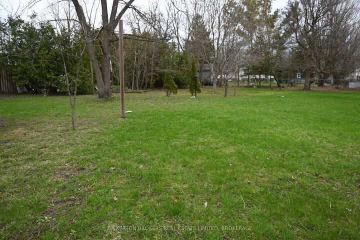 Property Photo: 20 Grand Trunk Avenue ON K0E 1L0