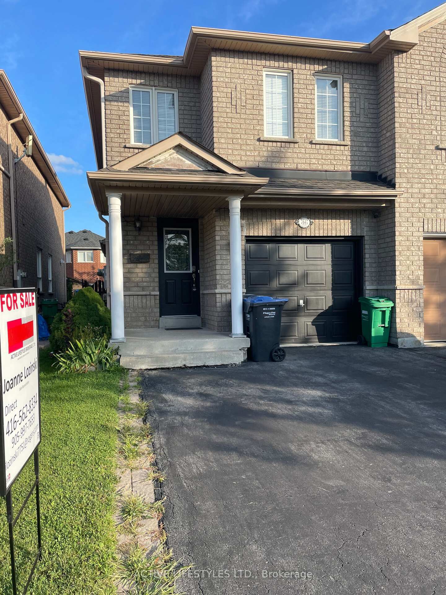 Property Photo: 7647 Doverwood Drive ON L5N 8J2