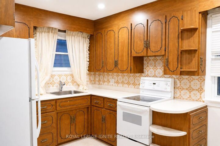 Property Photo:  820 Simcoe Street N Main  ON L1G 4V8 