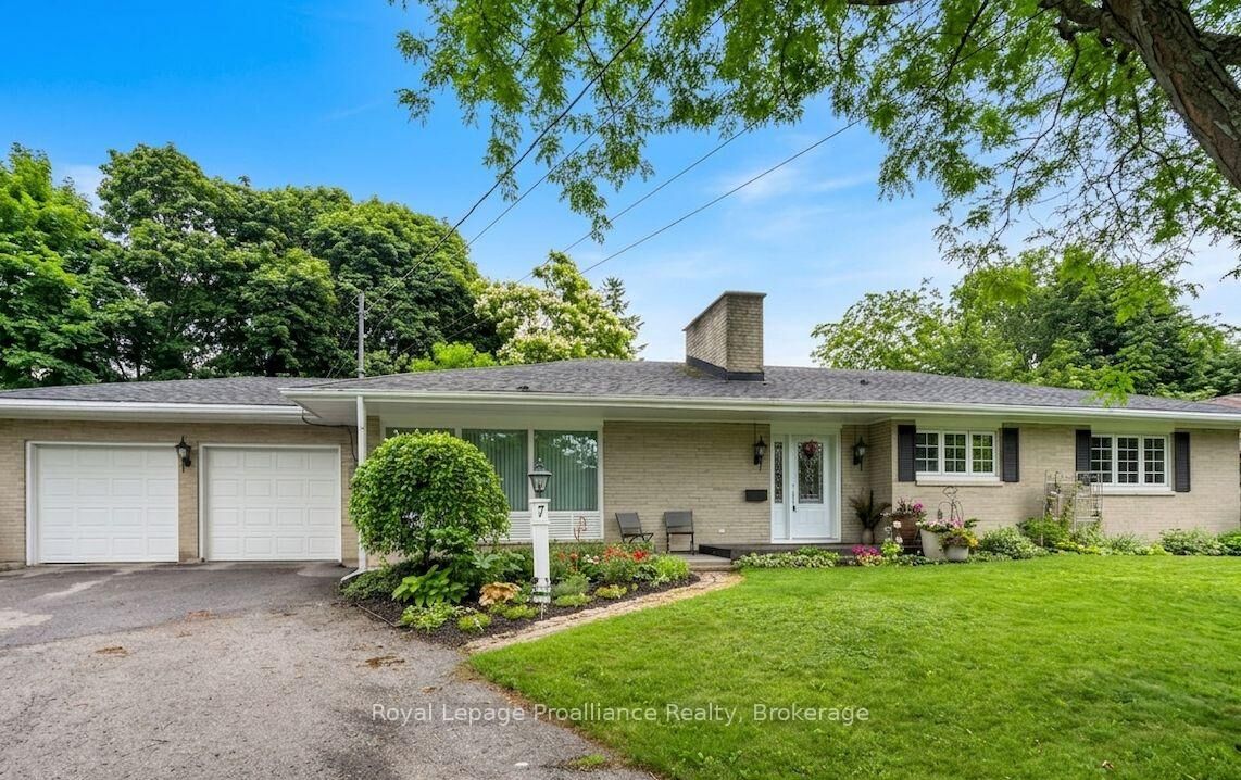Property Photo:  7 Eastwood Park Drive  ON K8N 1W3 