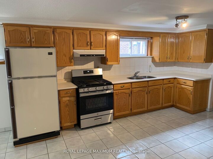 Property Photo:  155 Rainbow Drive  ON L4L 2K8 