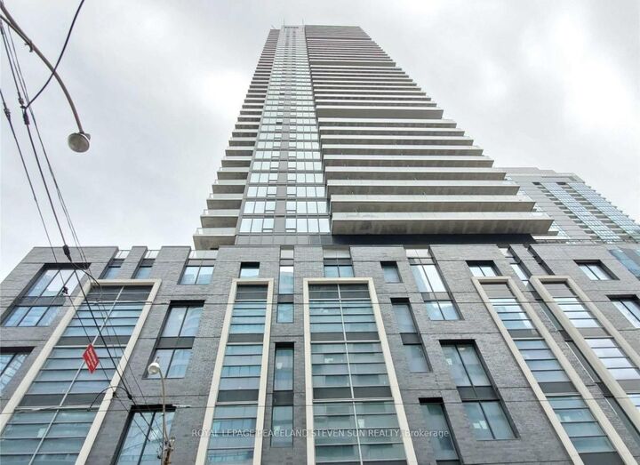 Property Photo:  125 Blue Jays Way 1701  ON M5V 0N5 