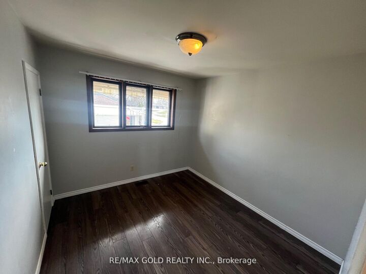 Property Photo: 979 Wellington Street ON N7S 1E2