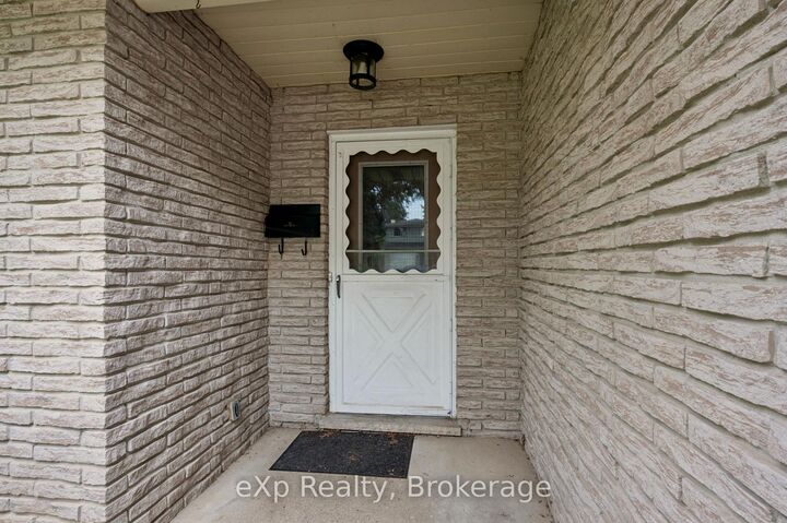 Property Photo: 39 Keats Crescent ON N1G 3B1
