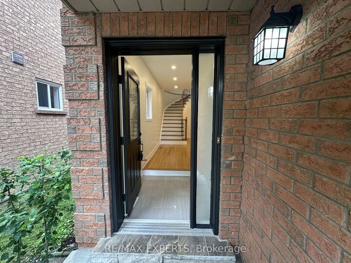 Property Photo:  249 Rushbrook Drive  ON L3X 2E3 