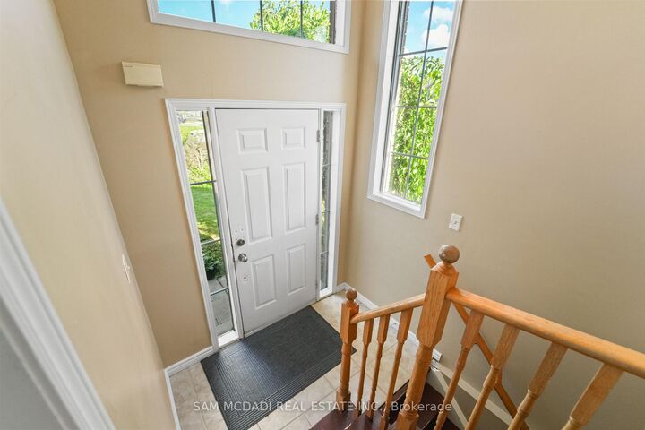 Property Photo: 87 Rundle Crescent ON L4N 8E6
