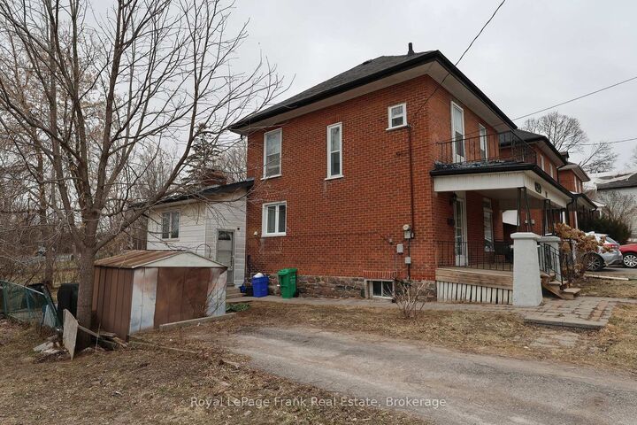 Photo de la propriété: 294 Parkhill Road W ON K9H 3H7