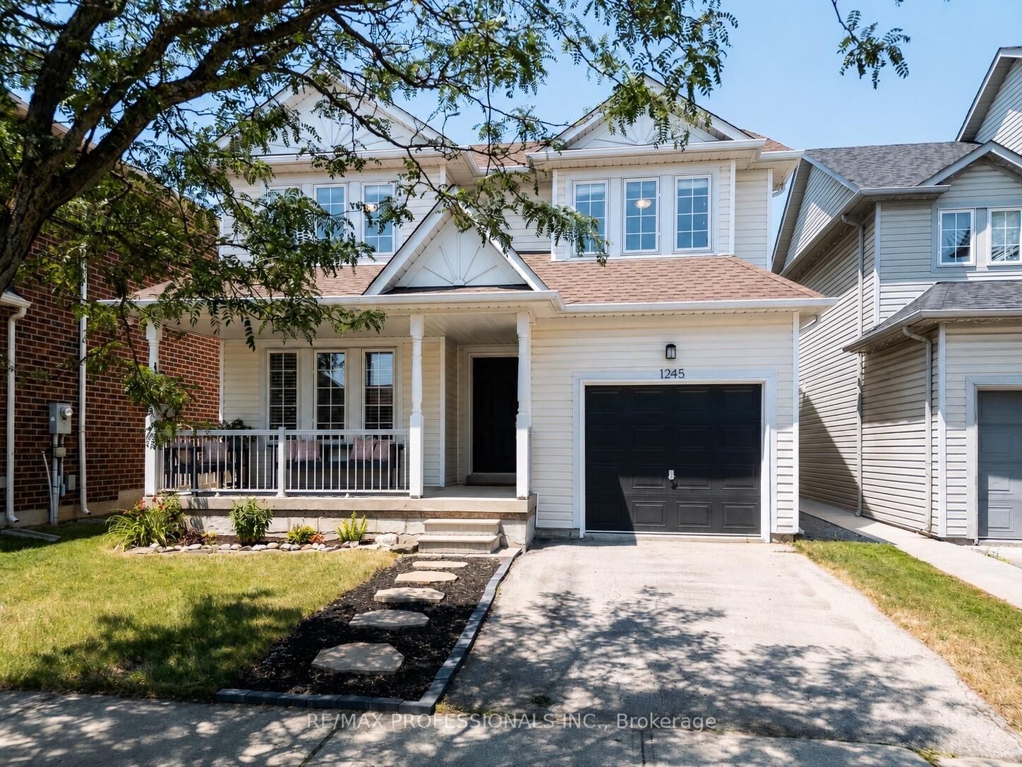 Property Photo: 1245 Newell Street ON L9T 6C2