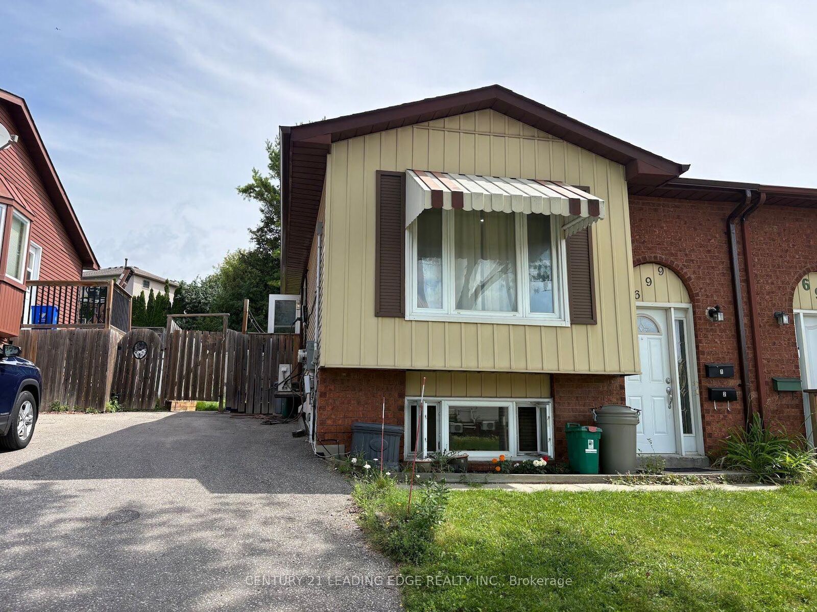 Property Photo:  699 Attersley Drive 1  ON L1K 1P9 