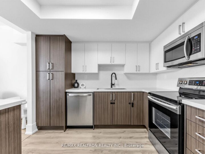 Property Photo:  500 Glencairn Avenue 503  ON M6B 1Z1 