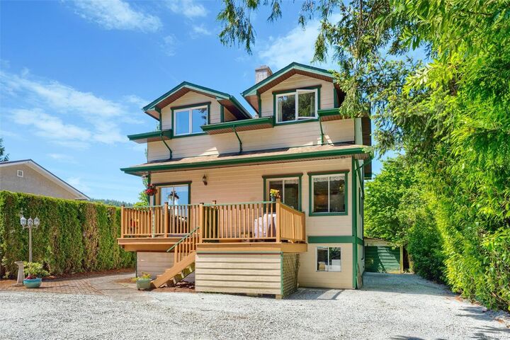 9220 East Saanich Rd — photo 1