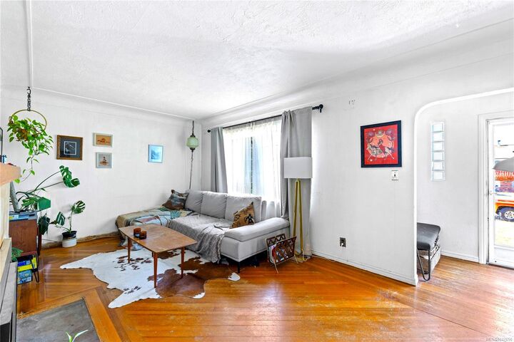 Property Photo: 425 White St BC V9G 1T4