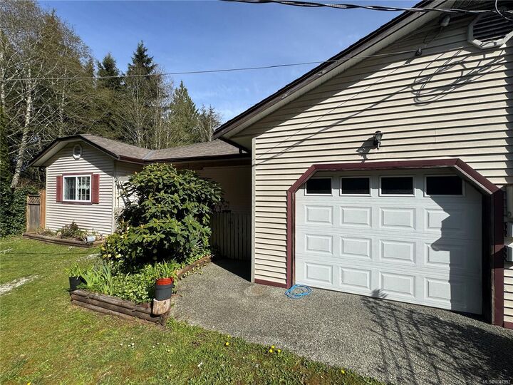 Property Photo:  280 Binnacle Rd #A  BC V0R 1B0 