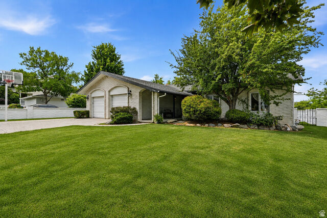 Property Photo: 7116 S Ponderosa Dr UT 84121
