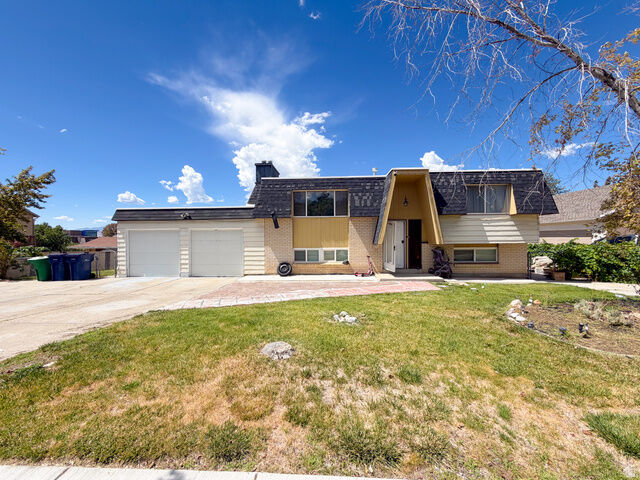 Property Photo: 9640 S Flint Dr UT 84094
