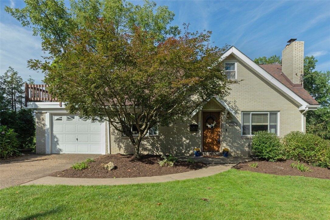 Property Photo:  578 N Maple  PA 15601 