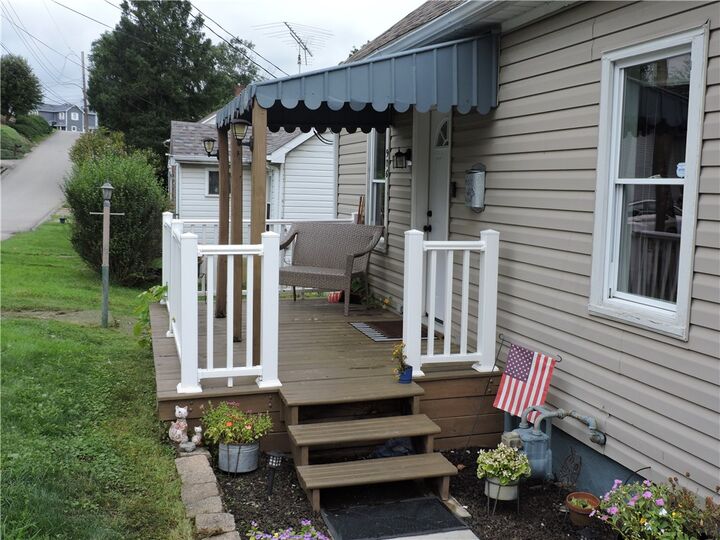 Property Photo: 906 W Vine St PA 15666