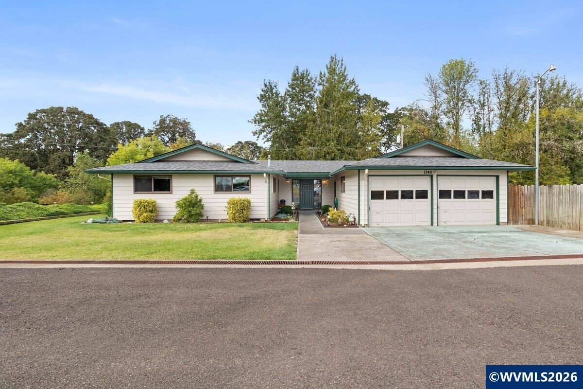 Property Photo:  1240 39th Av SW  OR 97321 
