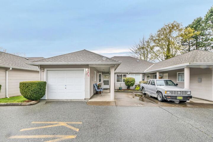 Property Photo: 7127 124 Street Avenue 18 BC V3W 3W9