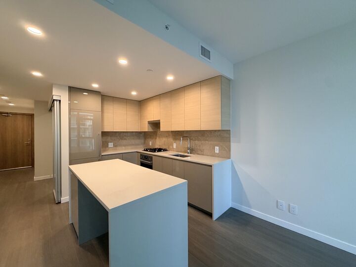 Property Photo: 2108 Gilmore Avenue 3903 BC V5C 0N8