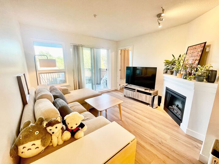 Property Photo: 8600 Park Road 301 BC V6Y 0C3