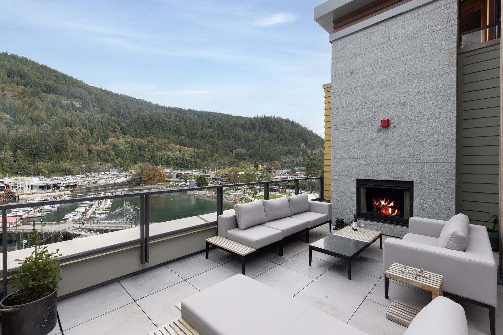 Property Photo: 6707 Nelson Avenue 706 BC V7W 0A4