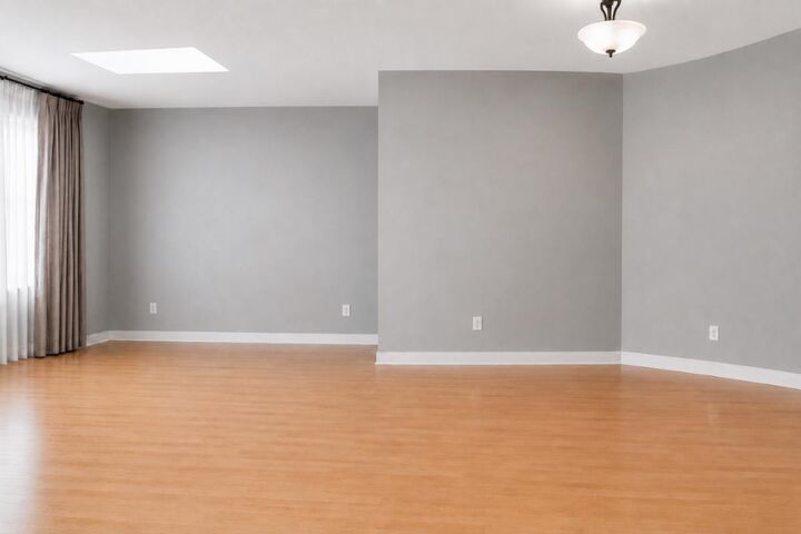 Property Photo: 108 W Esplanade 103 BC V7M 3M8
