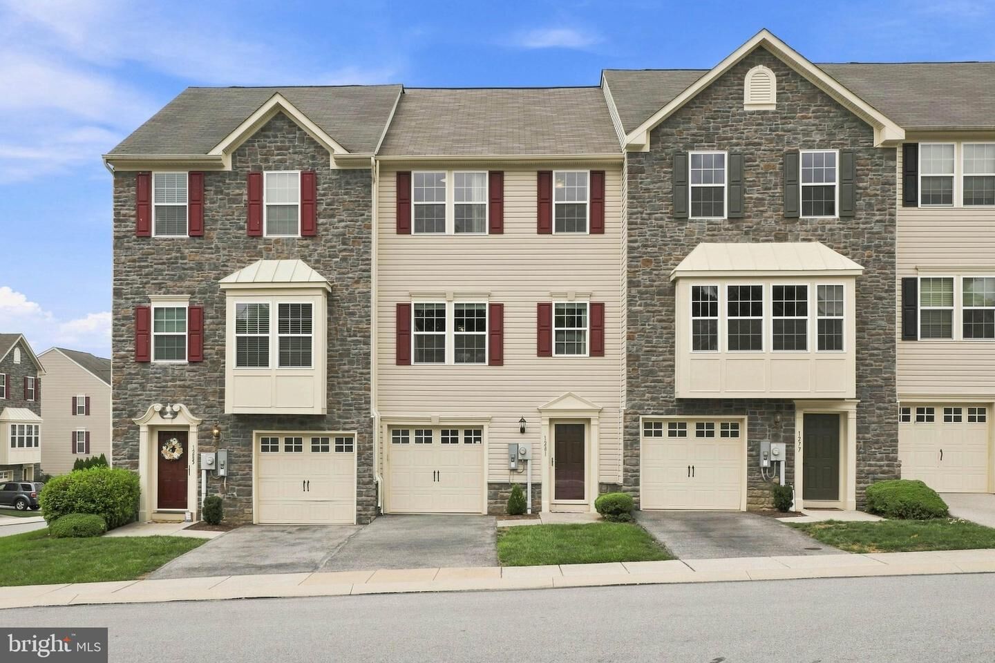 Property Photo: 1281 Stonehaven Way PA 17403