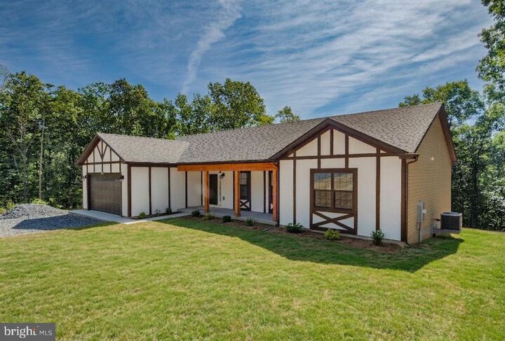 Property Photo: 150 E Four Seasons Drive VA 22637