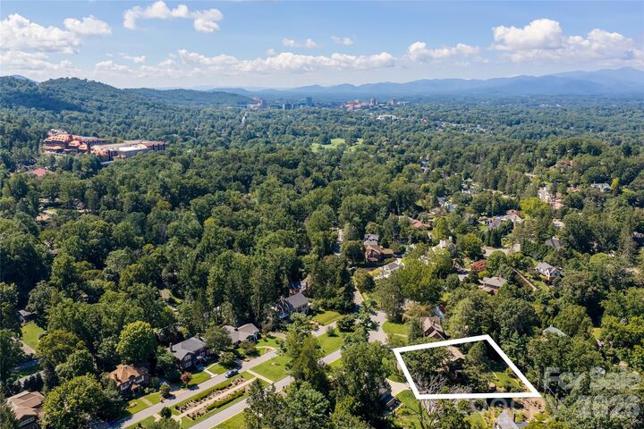Property Photo:  17 Lynwood Road  NC 28804 