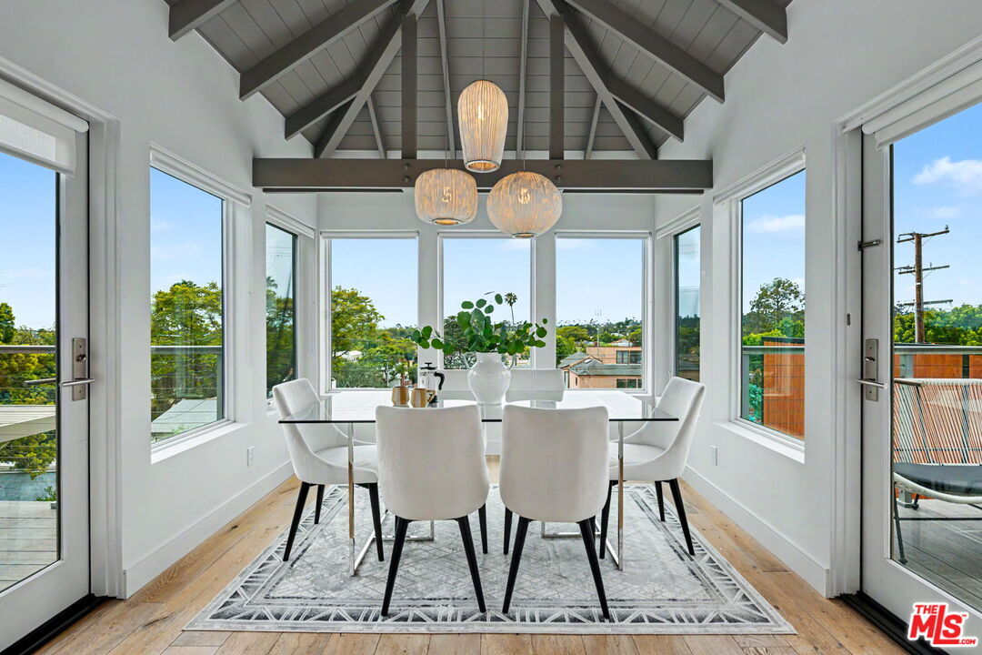 Property Photo:  922 Berkeley St  CA 90403 