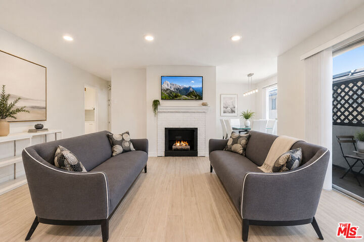 Property Photo: 404 San Vicente Blvd, Unit 204 CA 90402